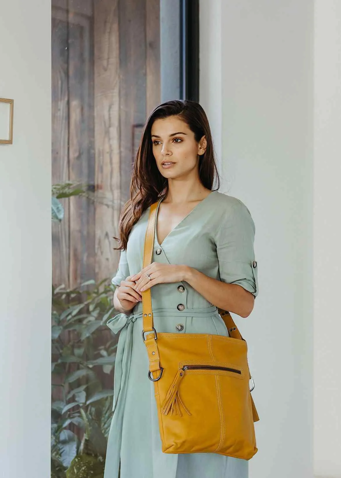 Thandana Messenger Leather Handbag | Tobacco